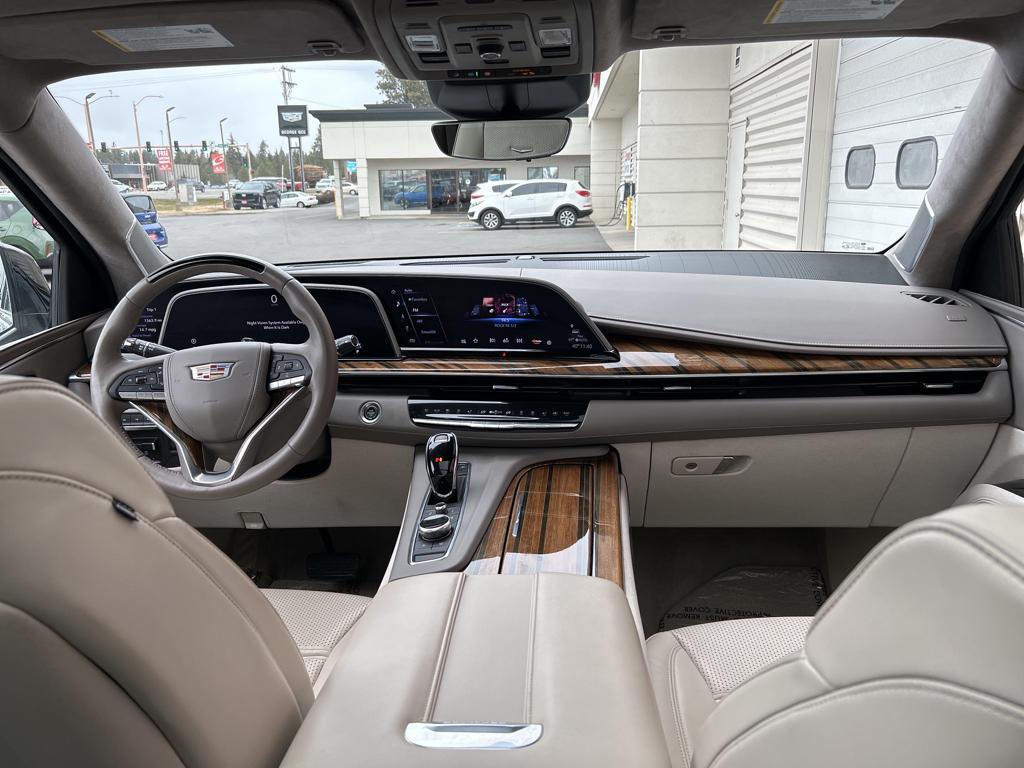 Used 2021 Cadillac Escalade ESV Sport Platinum w/ Heavy-Duty Trailer Package AWD/4WD image 5