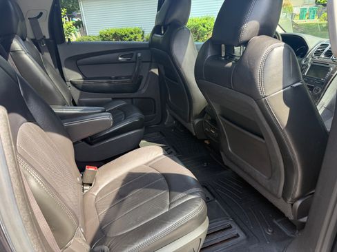 Used 2011 GMC Acadia Denali AWD/4WD image 12