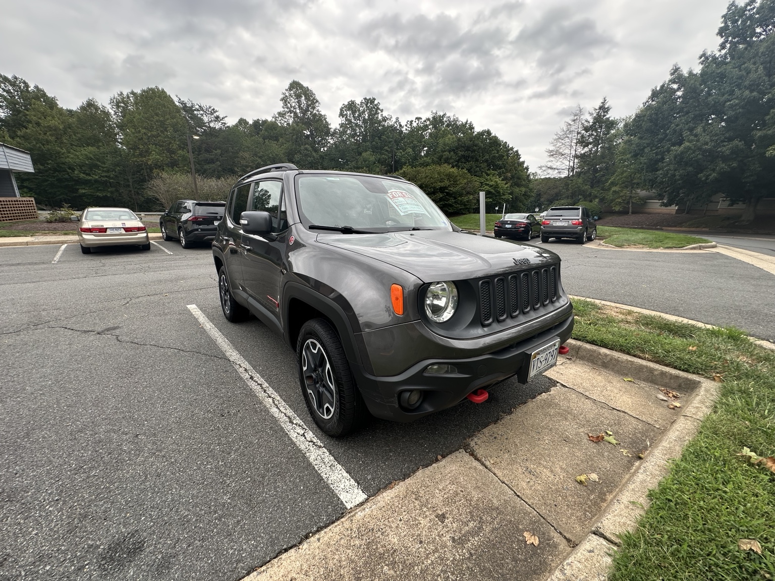 Used 2016 Jeep Renegade Trailhawk w/ Premium Trailhawk Package AWD/4WD image 4