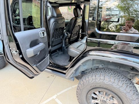 Used 2021 Jeep Wrangler Unlimited Rubicon AWD/4WD image 12