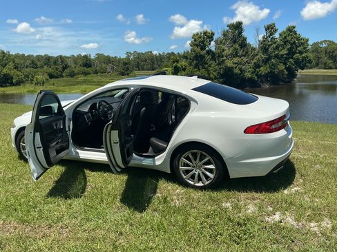 Used 2013 Jaguar XF RWD image 18