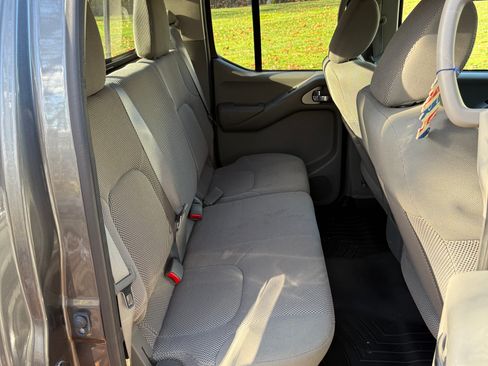 Used 2016 Nissan Frontier SV w/ SV Value Truck Pkg image 19