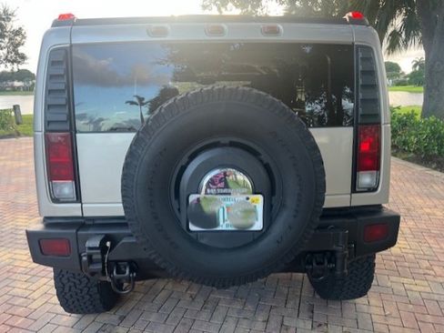 Used 2005 HUMMER H2 w/ Preferred Equipment Group image 12