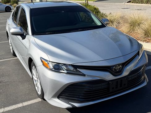 Used 2020 Toyota Camry LE image 5
