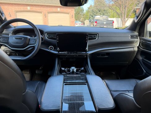 Used 2022 Jeep Wagoneer Series III image 22