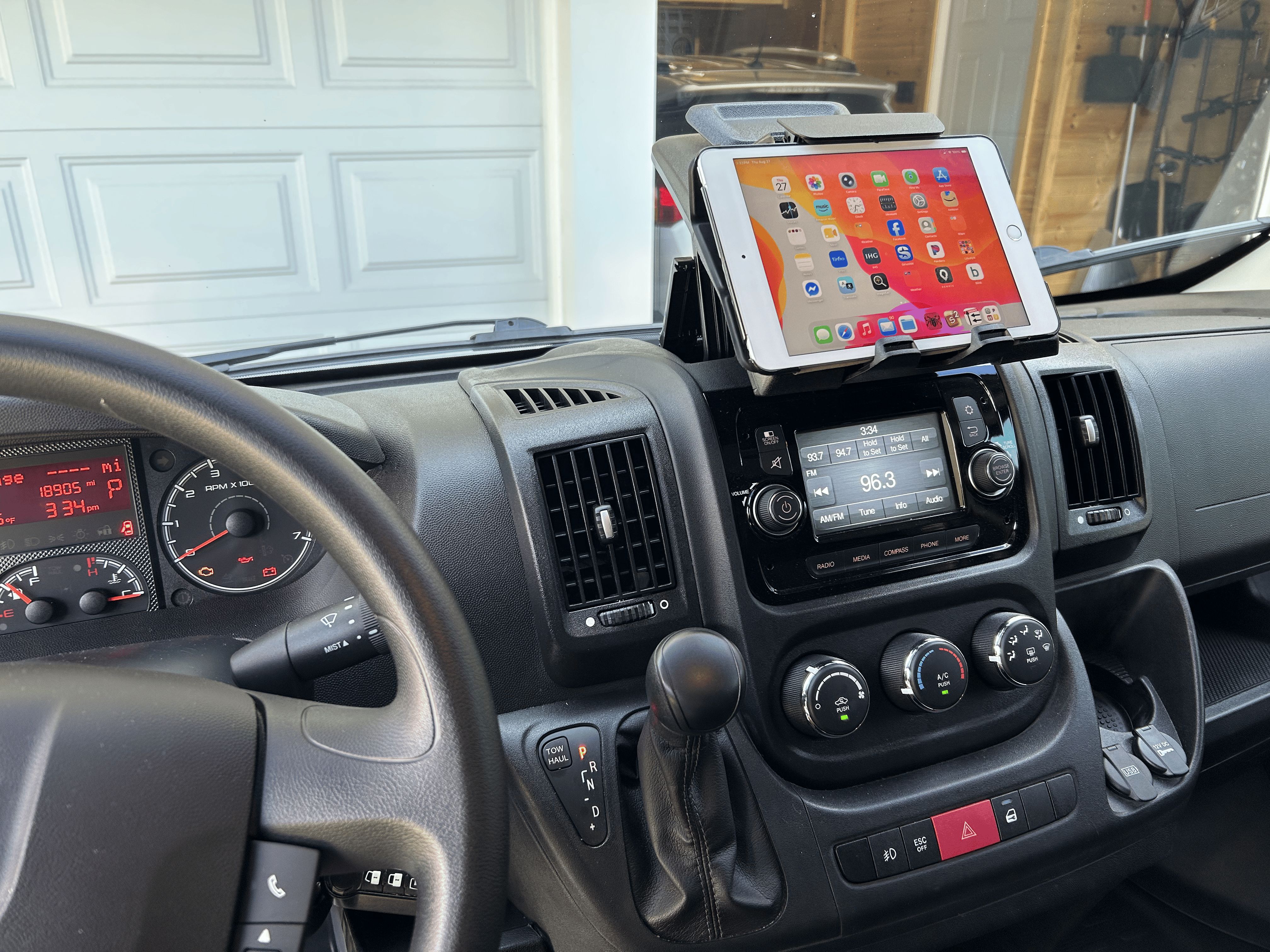 Used 2018 RAM ProMaster 2500 w/ Premium Appearance Group FWD image 4