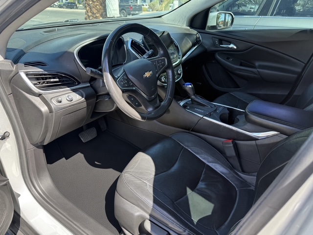Used 2017 Chevrolet Volt Premier w/ Driver Confidence II Package FWD image 9