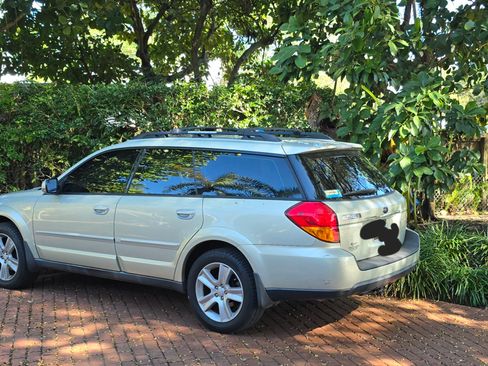 Used 2005 Subaru Outback 2.5XT Limited image 2