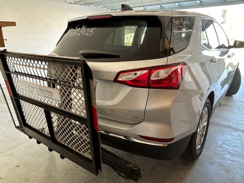 Used 2018 Chevrolet Equinox LT image 9