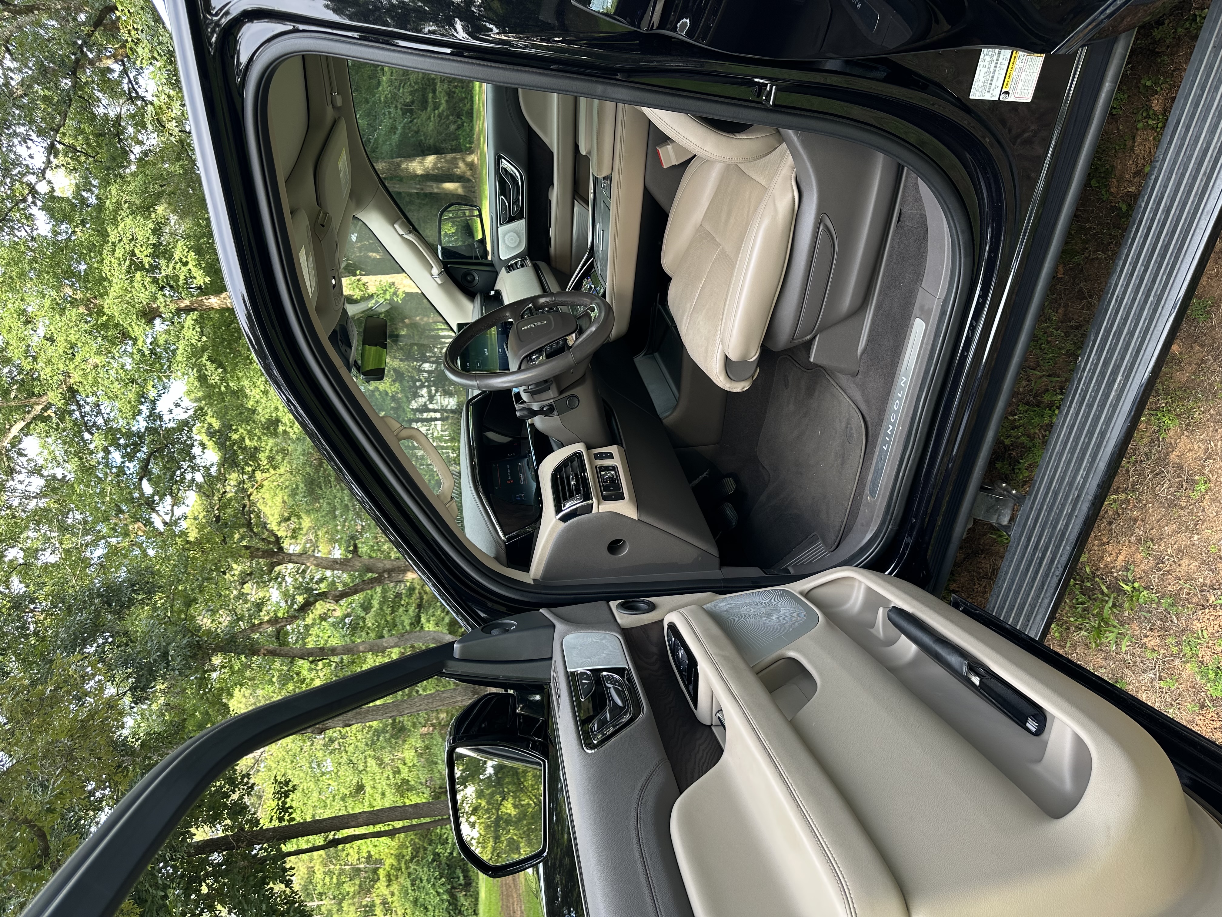 Used 2024 Lincoln Navigator Reserve AWD/4WD image 8