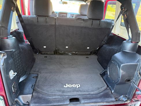 Used 2011 Jeep Wrangler Unlimited Sport image 30