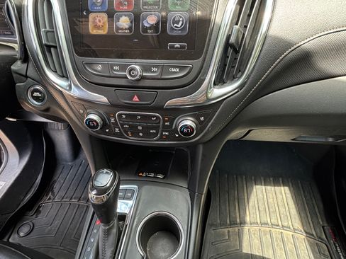 Used 2018 Chevrolet Equinox Premier AWD/4WD image 9
