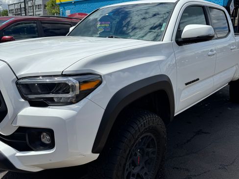 Used 2023 Toyota Tacoma TRD Off-Road w/ TRD Premium Off Road Package AWD/4WD image 2