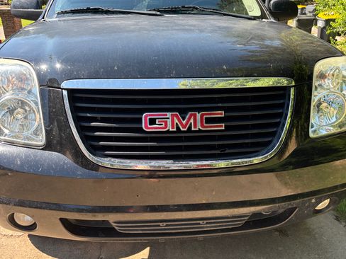 Used 2013 GMC Yukon XL SLT w/ SLT-2 Equipment Package AWD/4WD image 4