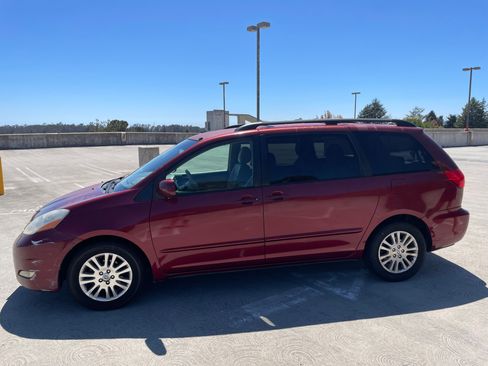 Used 2009 Toyota Sienna XLE FWD image 5