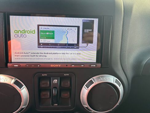 Used 2014 Jeep Wrangler Unlimited Rubicon w/ Max Tow Package image 13