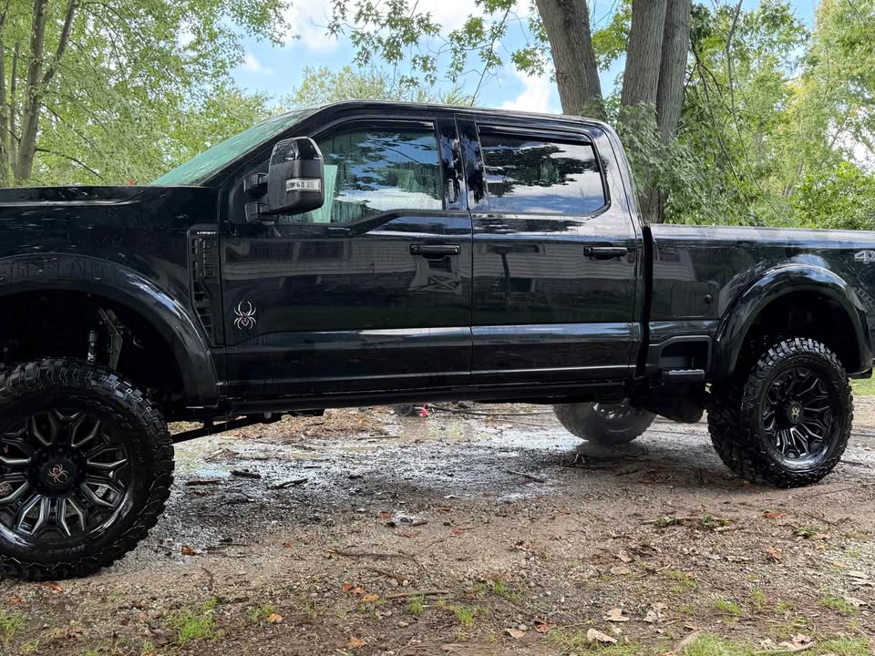 Used 2024 Ford F250 Lariat w/ Lariat Ultimate Package AWD/4WD image 2