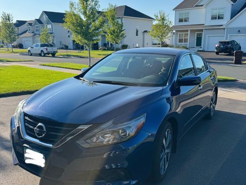 Used 2017 Nissan Altima 2.5 SR FWD image 2