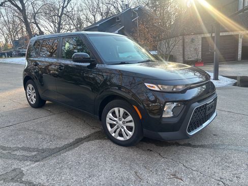 Used 2020 Kia Soul LX image 2
