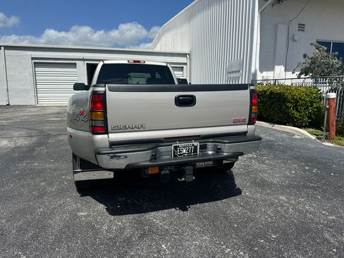 Used 2004 GMC Sierra 3500 SLT w/ Heavy-Duty Power Package image 5