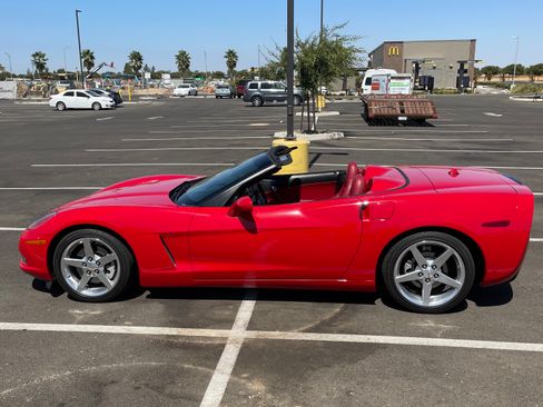 Used 2005 Chevrolet Corvette Convertible w/ Preferred Equipment Group image 1