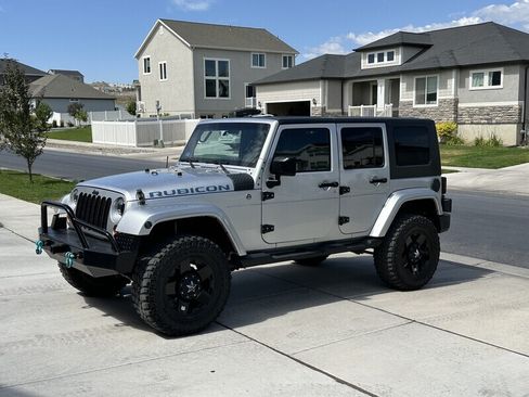 Used 2008 Jeep Wrangler Unlimited Sahara w/ Dual Top Group AWD/4WD image 22