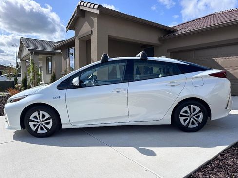 Used 2019 Toyota Prius Prime Advanced image 8