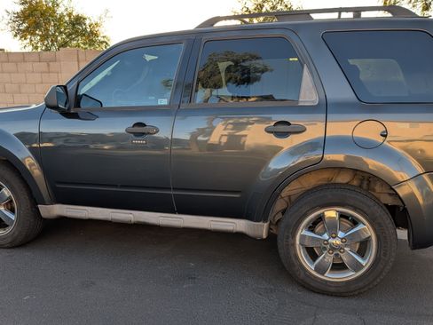 Used 2009 Ford Escape XLT image 1