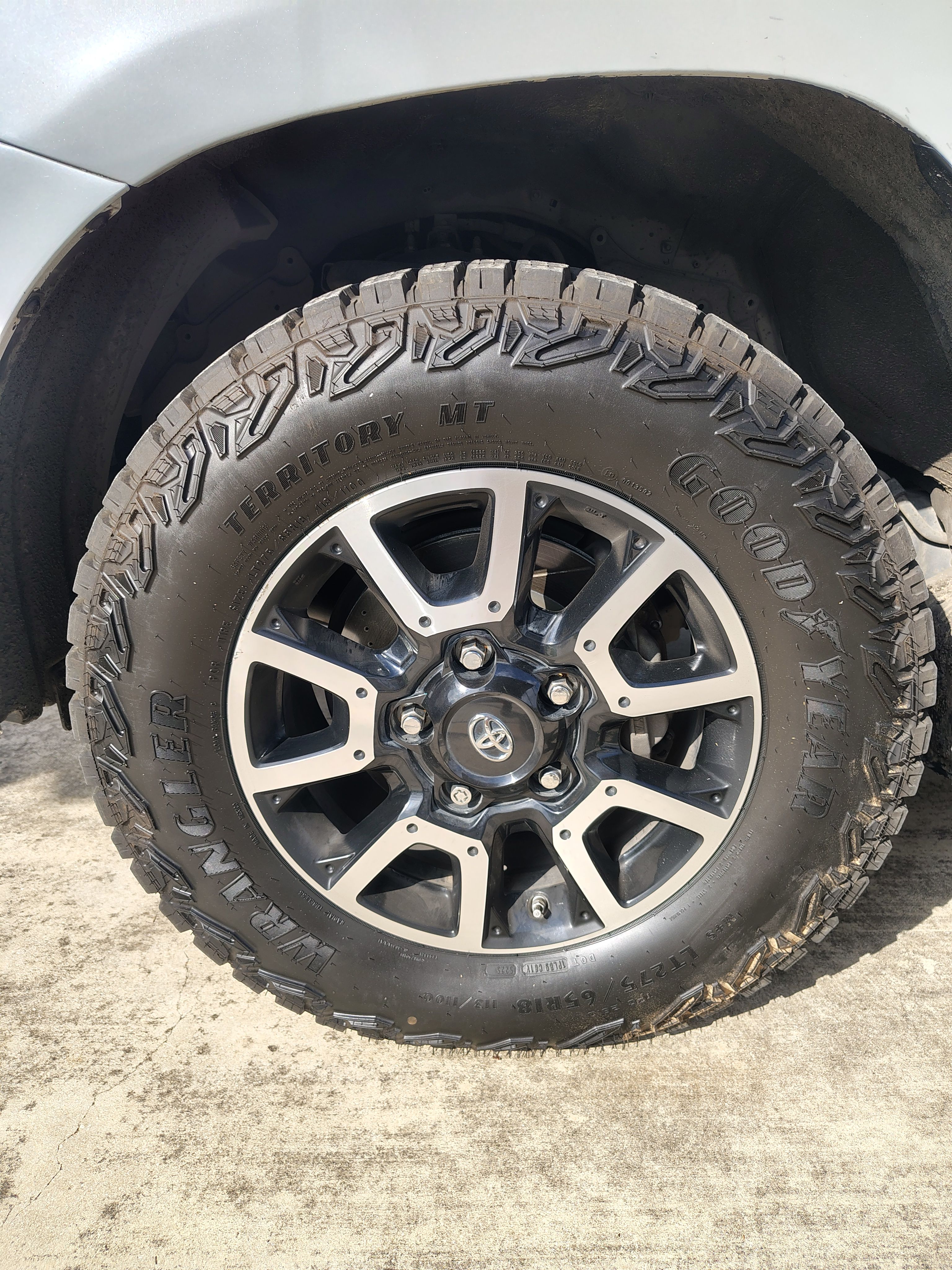 Used 2010 Lexus LX 570 4WD image 10