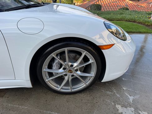 Used 2019 Porsche 718 Cayman image 9