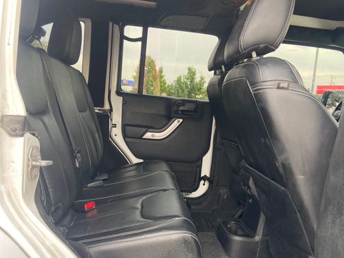 Used 2017 Jeep Wrangler Unlimited Rubicon w/ Connectivity Group image 13