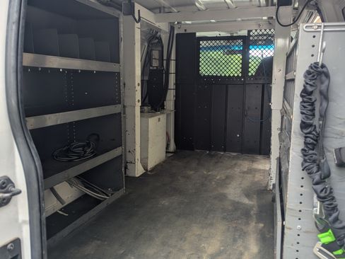 Used 2003 Ford E-350 and Econoline 350 Super Duty image 2