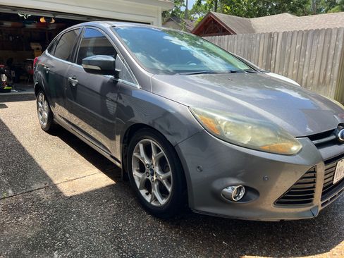 Used 2013 Ford Focus Titanium w/ Exterior Protection Pkg FWD image 2