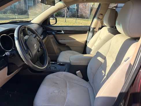 Used 2011 Kia Sorento LX image 14