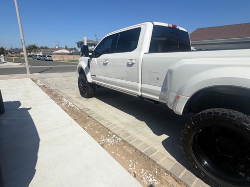 Used 2019 Ford F350 Platinum w/ Platinum Ultimate Package AWD/4WD image 8