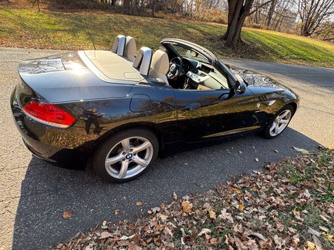 Used 2012 BMW Z4 sDrive28i image 9