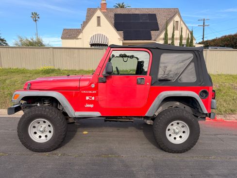 Used 2006 Jeep Wrangler X w/ Premium Audio Group image 2