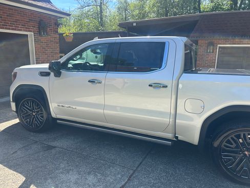 Used 2021 GMC Sierra 1500 Denali w/ Denali Ultimate Package AWD/4WD image 10