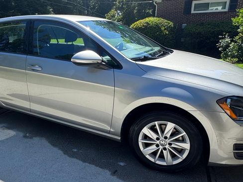 Used 2017 Volkswagen Golf S FWD image 2