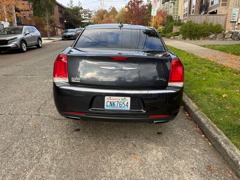 Used 2016 Chrysler 300 C image 5