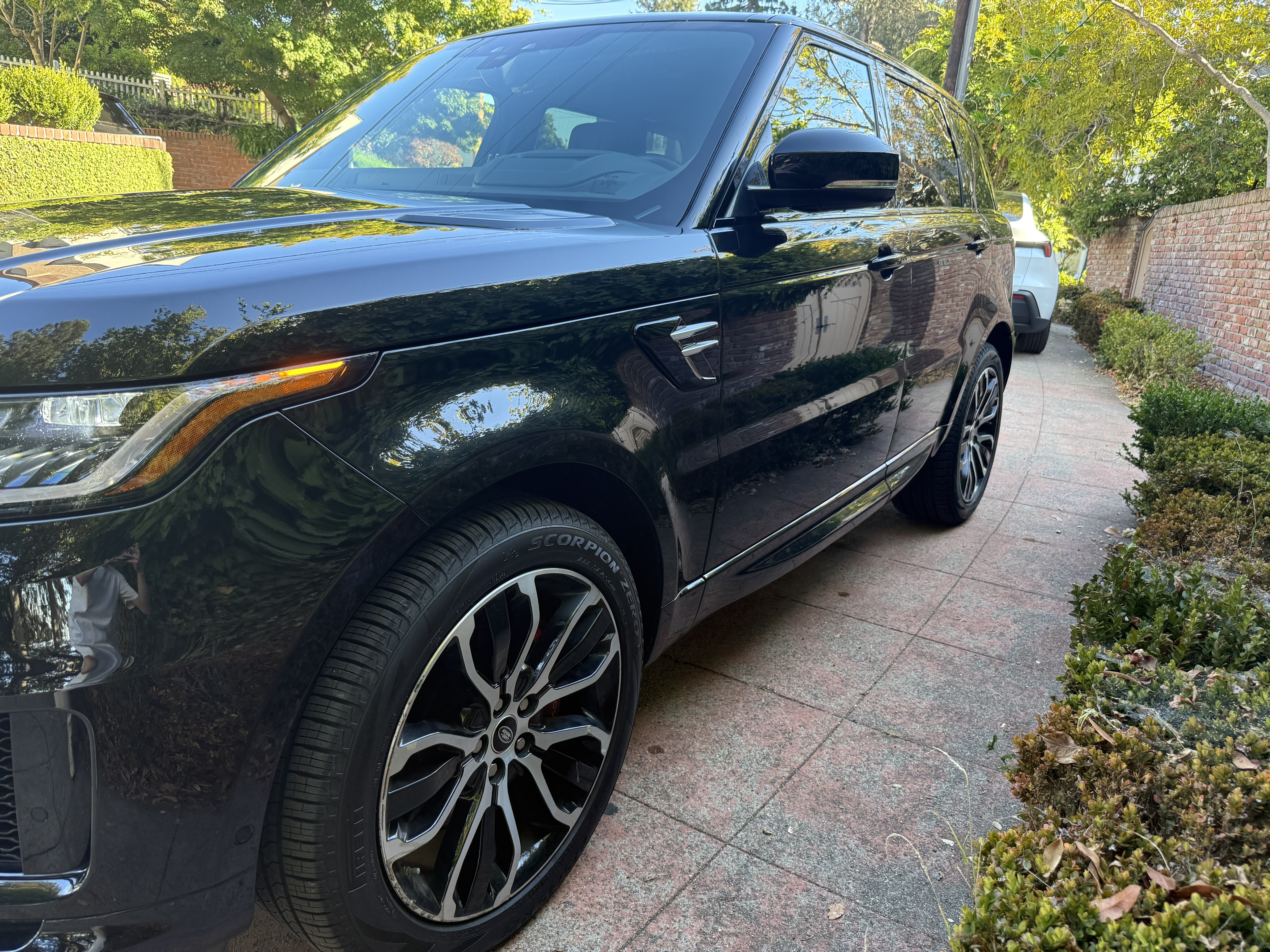 Used 2021 Land Rover Range Rover Sport HSE Dynamic AWD/4WD image 2