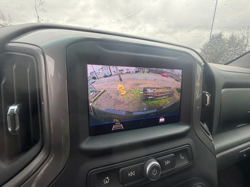 Used 2021 Chevrolet Silverado 2500 Custom w/ Custom Value Package image 17