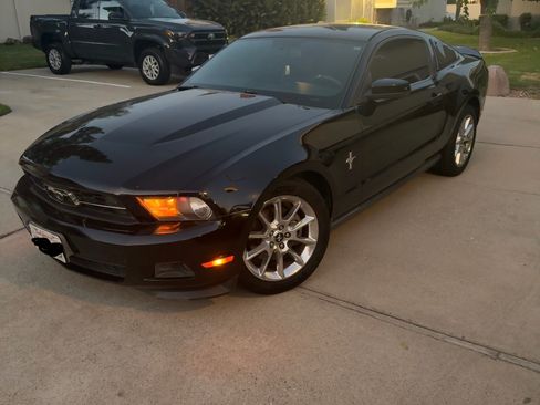 Used 2011 Ford Mustang Premium w/ 202A Rapid Spec Order Code RWD image 1