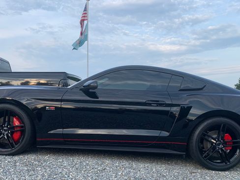 Used 2018 Ford Mustang GT Premium w/ Equipment Group 401A image 6