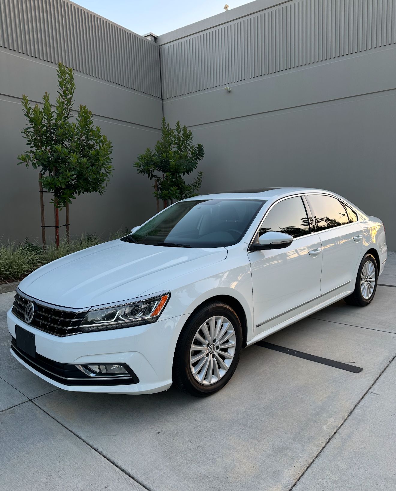 Used 2016 Volkswagen Passat 1.8T SE w/ Lighting Package (P06) FWD image 1