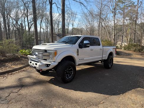 Used 2017 Ford F250 Platinum w/ Platinum Ultimate Package image 2