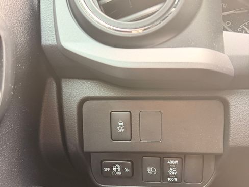 Used 2022 Toyota Tacoma TRD Off-Road w/ Technology Package AWD/4WD image 14