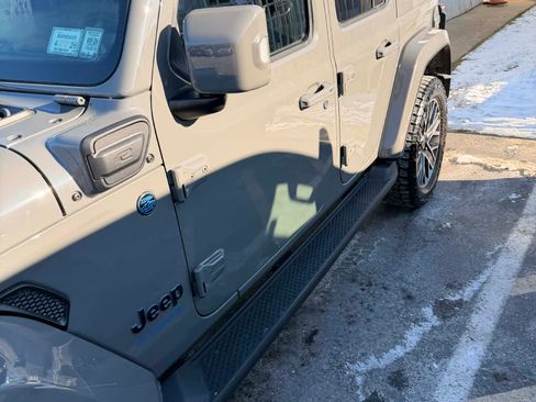 Used 2022 Jeep Wrangler Unlimited Sahara image 11