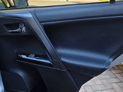 Used 2017 Toyota RAV4 SE image 17