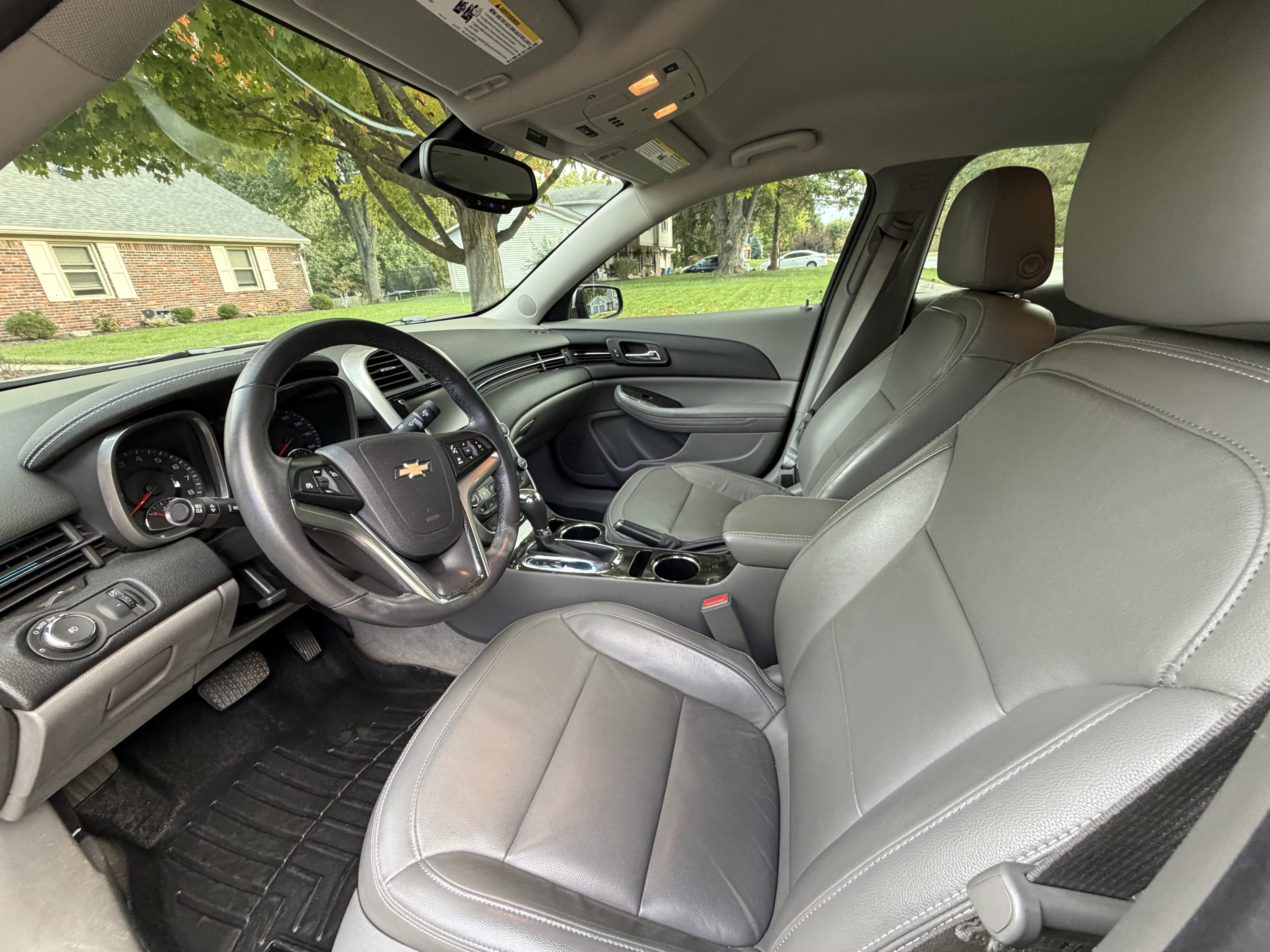 Used 2015 Chevrolet Malibu LT w/ Leather Package FWD image 11